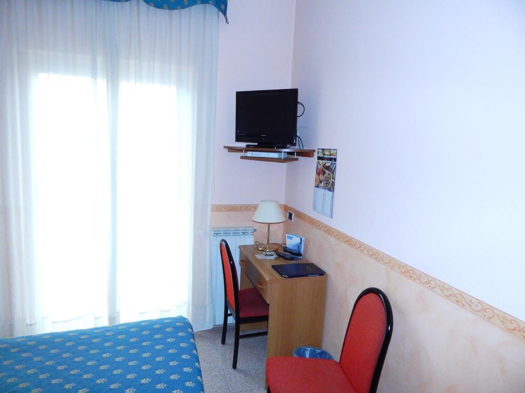 Hotel Torre Antica Loano Zimmer foto