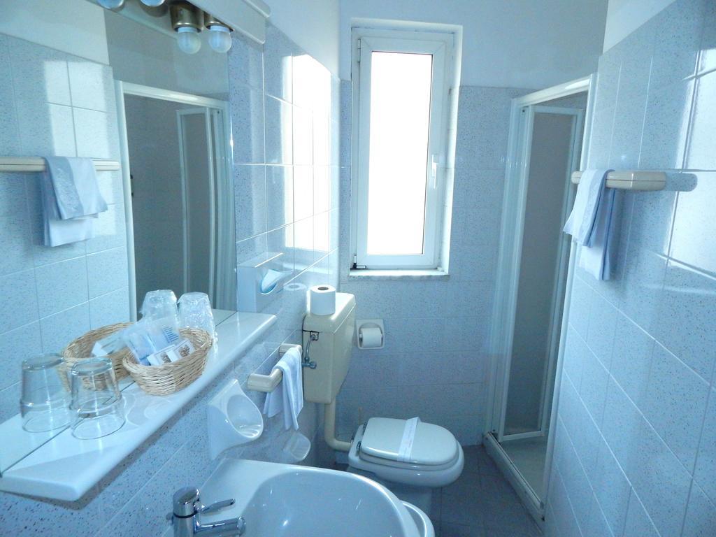 Hotel Torre Antica Loano Zimmer foto