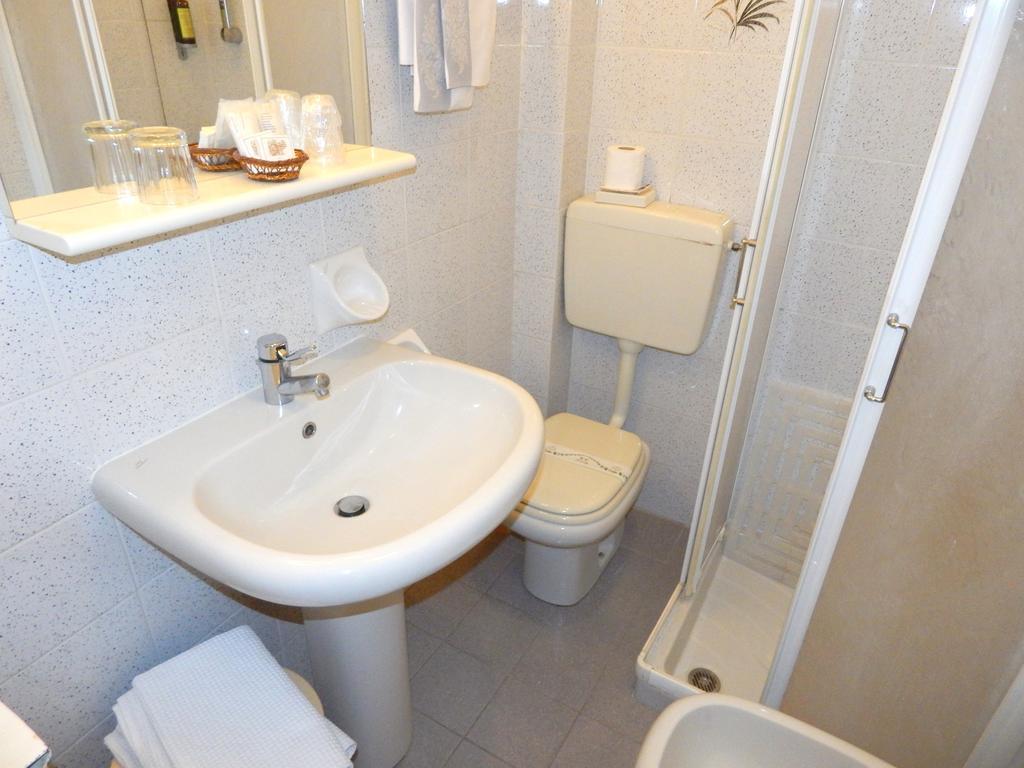 Hotel Torre Antica Loano Zimmer foto